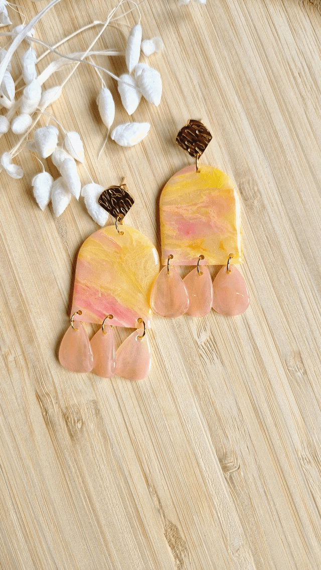  Été Enflammé - Boucles d'oreilles en pâte polymère et résine. 