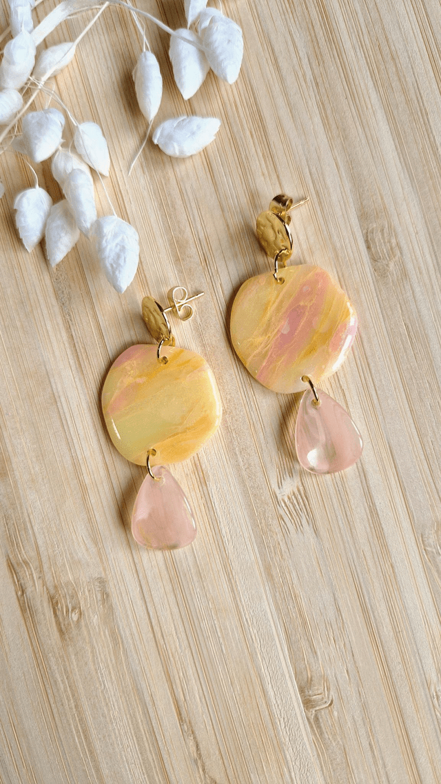  Été Enflammé - Boucles d'oreilles en pâte polymère et résine. 