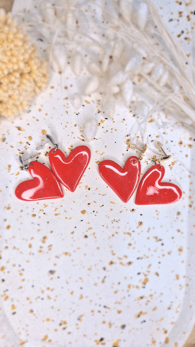 Rouge Passion - Boucles d'oreilles en pâte polymère et résine.