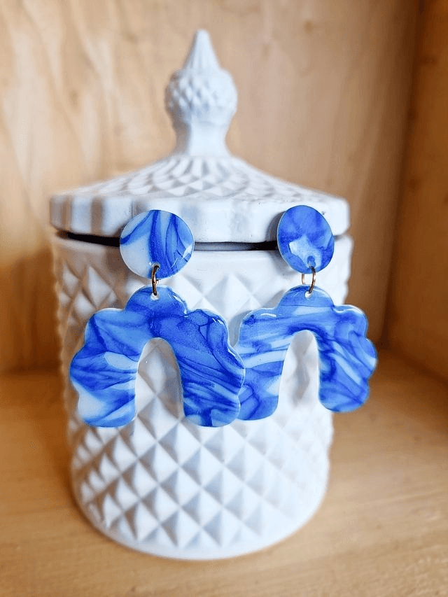 Vague Azur - Boucles d'oreilles en pâte polymère et résine.