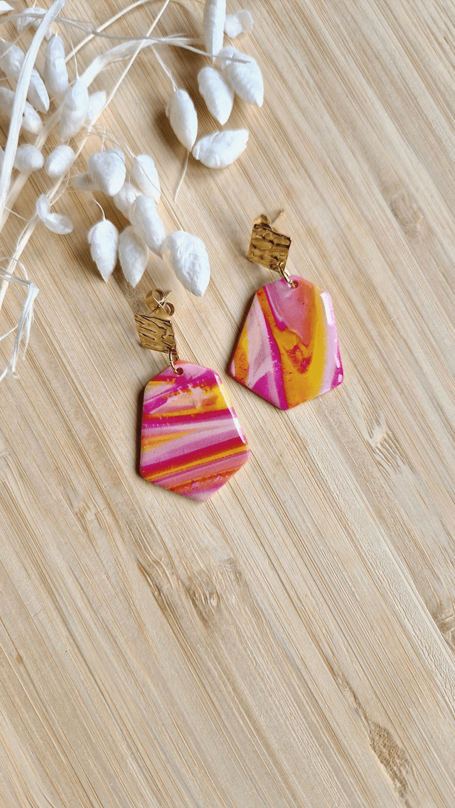 Flamme d’été - Boucles d'oreilles en pâte polymère et résine. 
