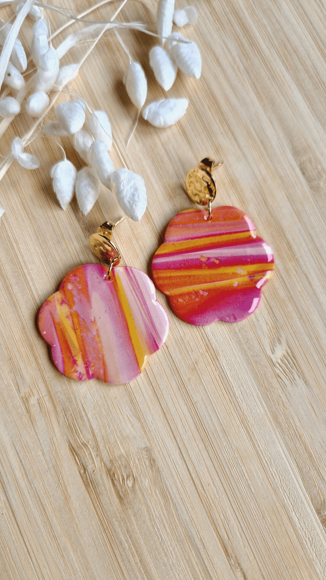 Flamme d’été - Boucles d'oreilles en pâte polymère et résine. 