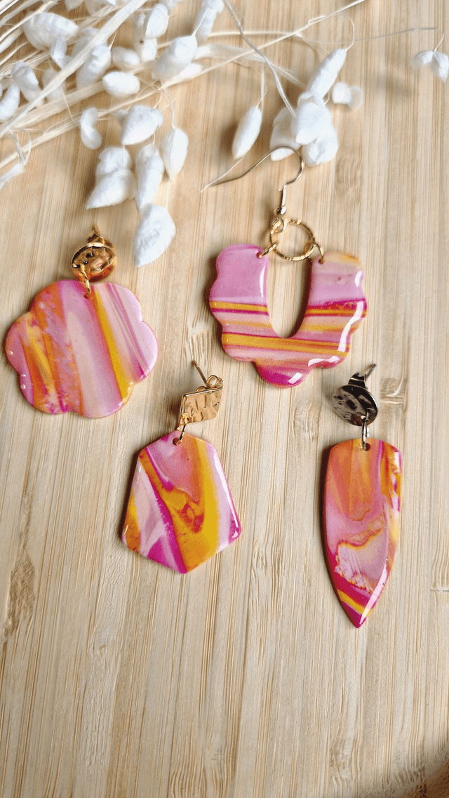 Flamme d’été - Boucles d&#039;oreilles en pâte polymère et résine. 